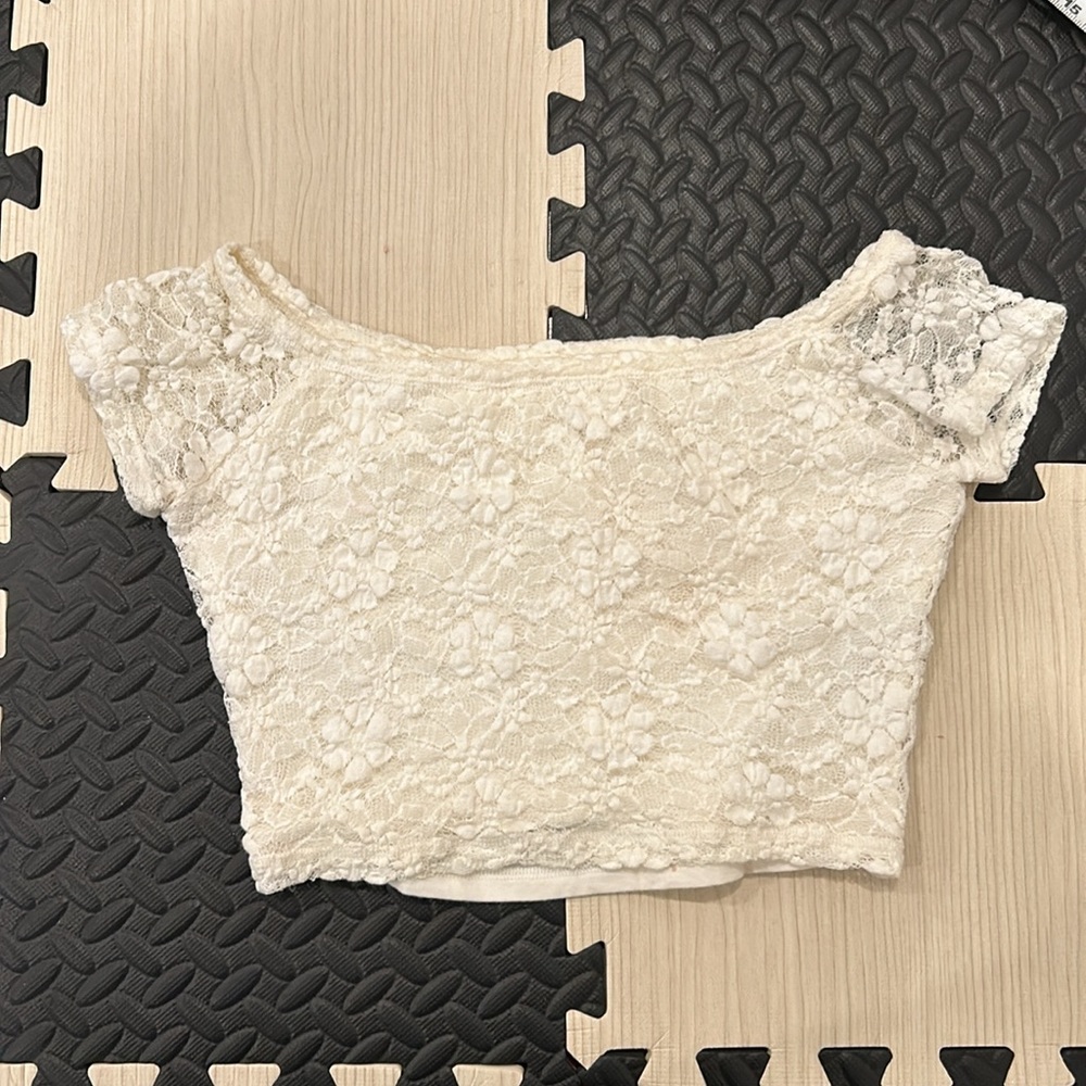 Hollister lace  white crop top size medium